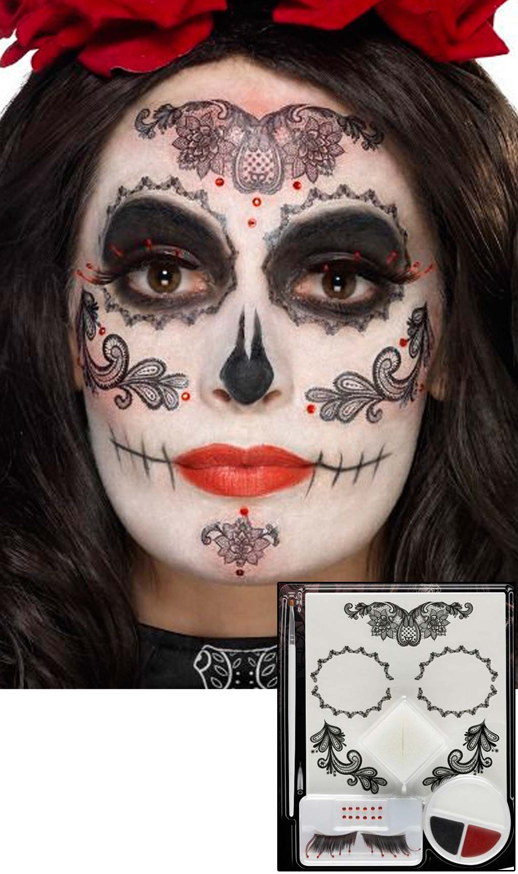 Mujer con un disfraz de bruja y maquillaje de esqueleto abre un